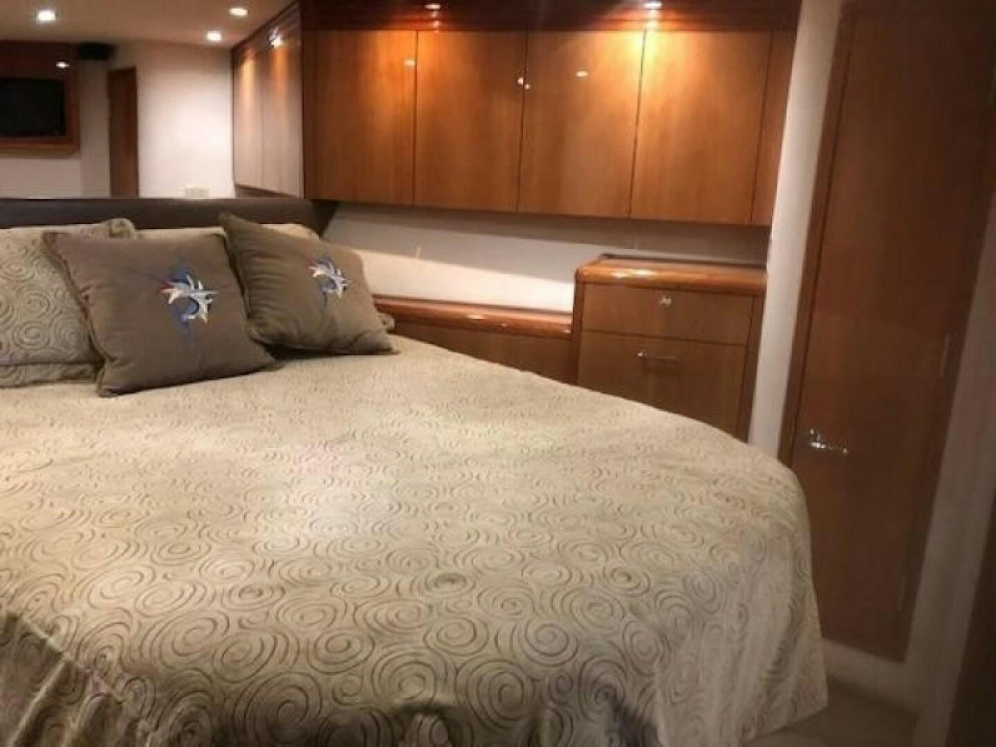 a bed with a white sheet aboard LIVNWEL Yacht for Sale