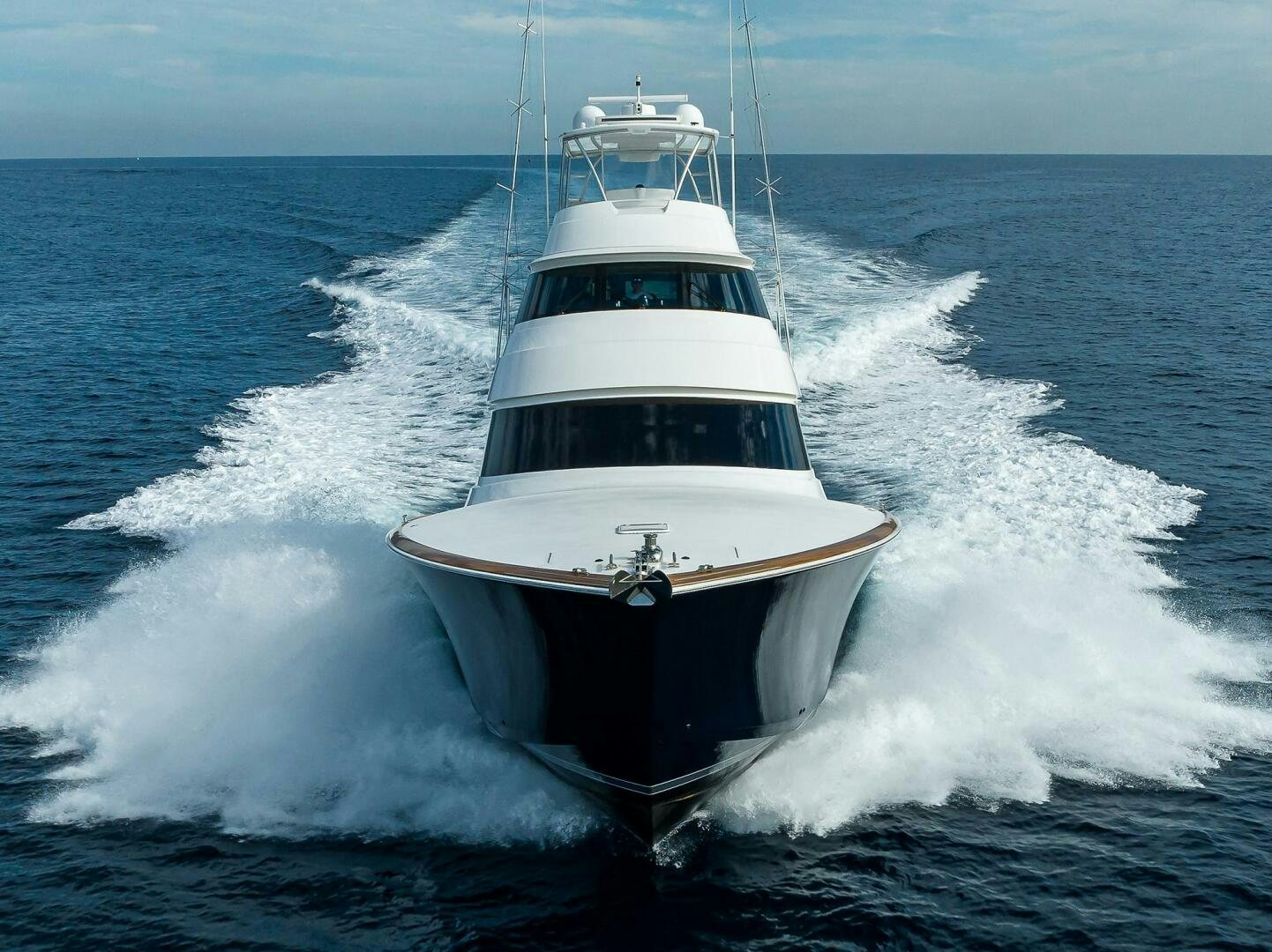 a boat on the water aboard FOR PETE'S SAKE Yacht for Sale