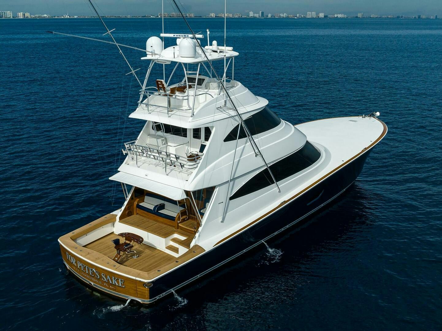 a boat on the water aboard FOR PETE'S SAKE Yacht for Sale