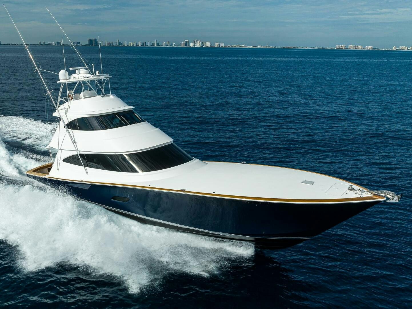 a boat on the water aboard FOR PETE'S SAKE Yacht for Sale