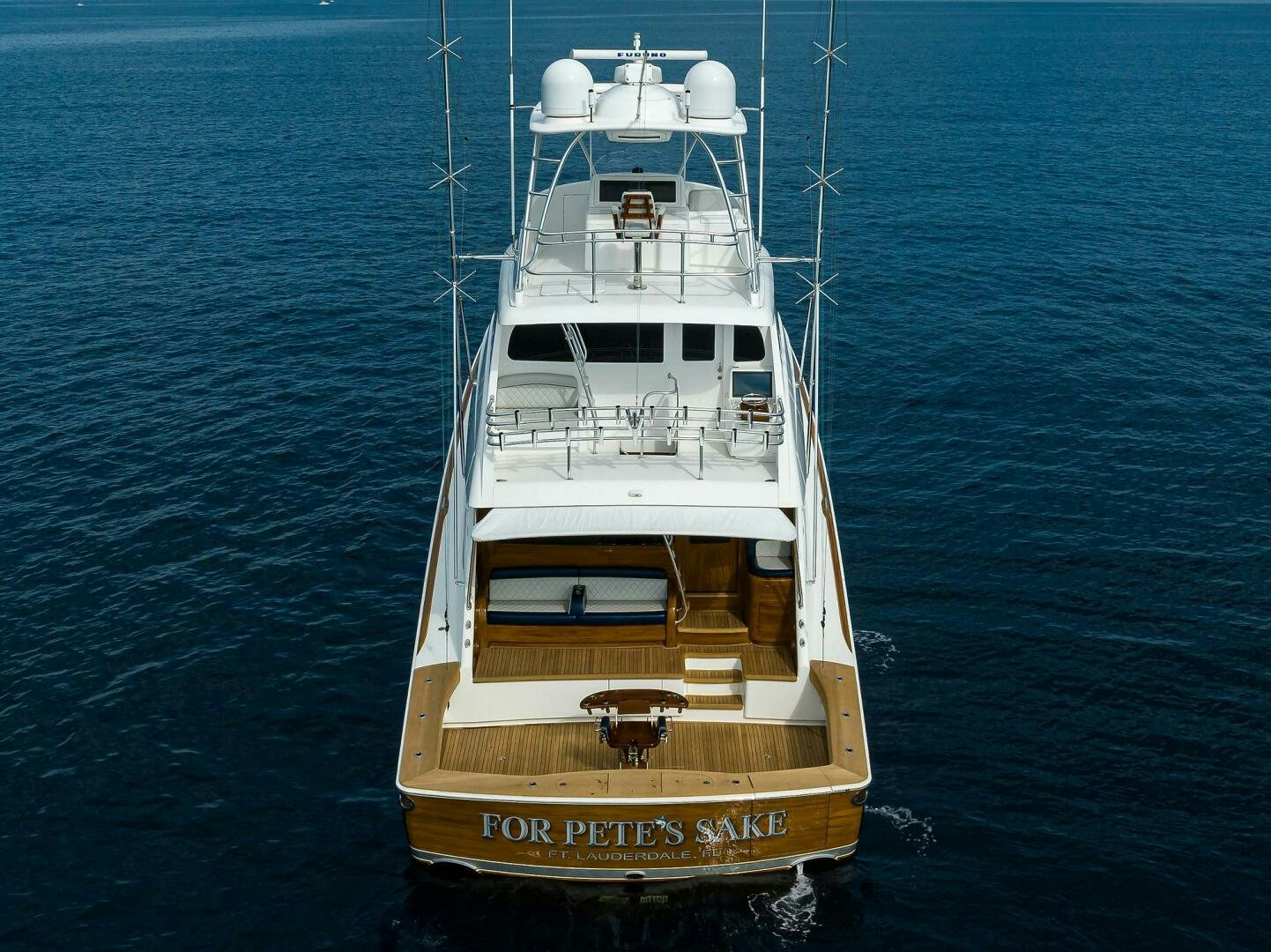 a boat on the water aboard FOR PETE'S SAKE Yacht for Sale