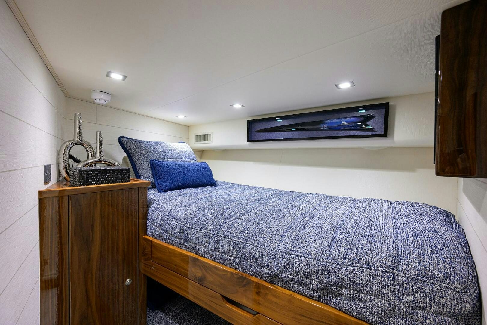 a bed with a blue pillow aboard FOR PETE'S SAKE Yacht for Sale