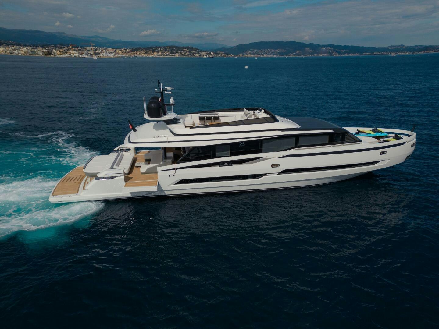 X99 FAST Yacht for Sale in Miami Beach | 99' (30.18m) 2026 Extra