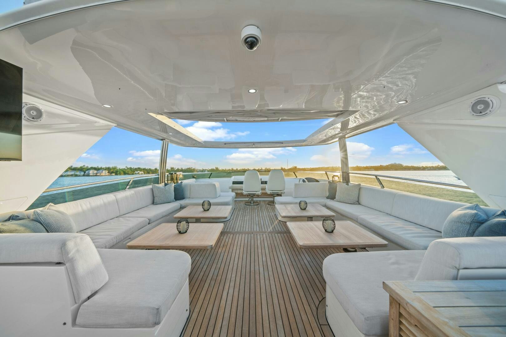 inside of a plane aboard CURRENT SEA Yacht for Sale