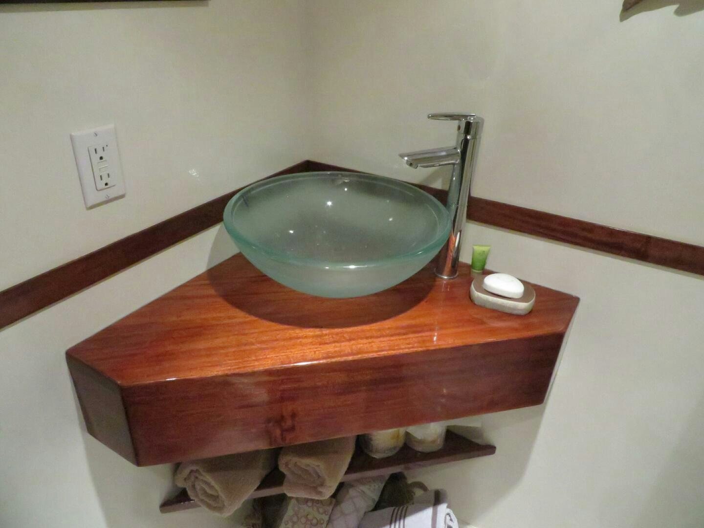 a bowl on a counter aboard PRESCOTONT Yacht for Sale