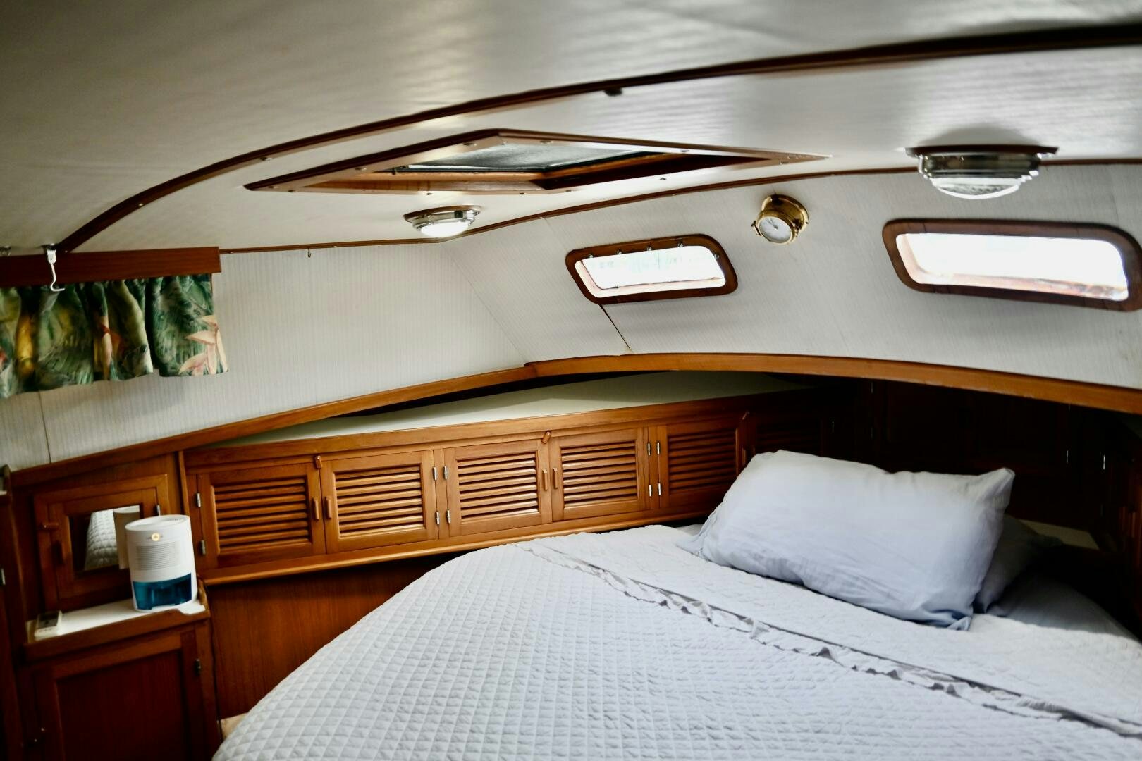 a bed with a white pillow aboard LITTLE BAYOU Yacht for Sale