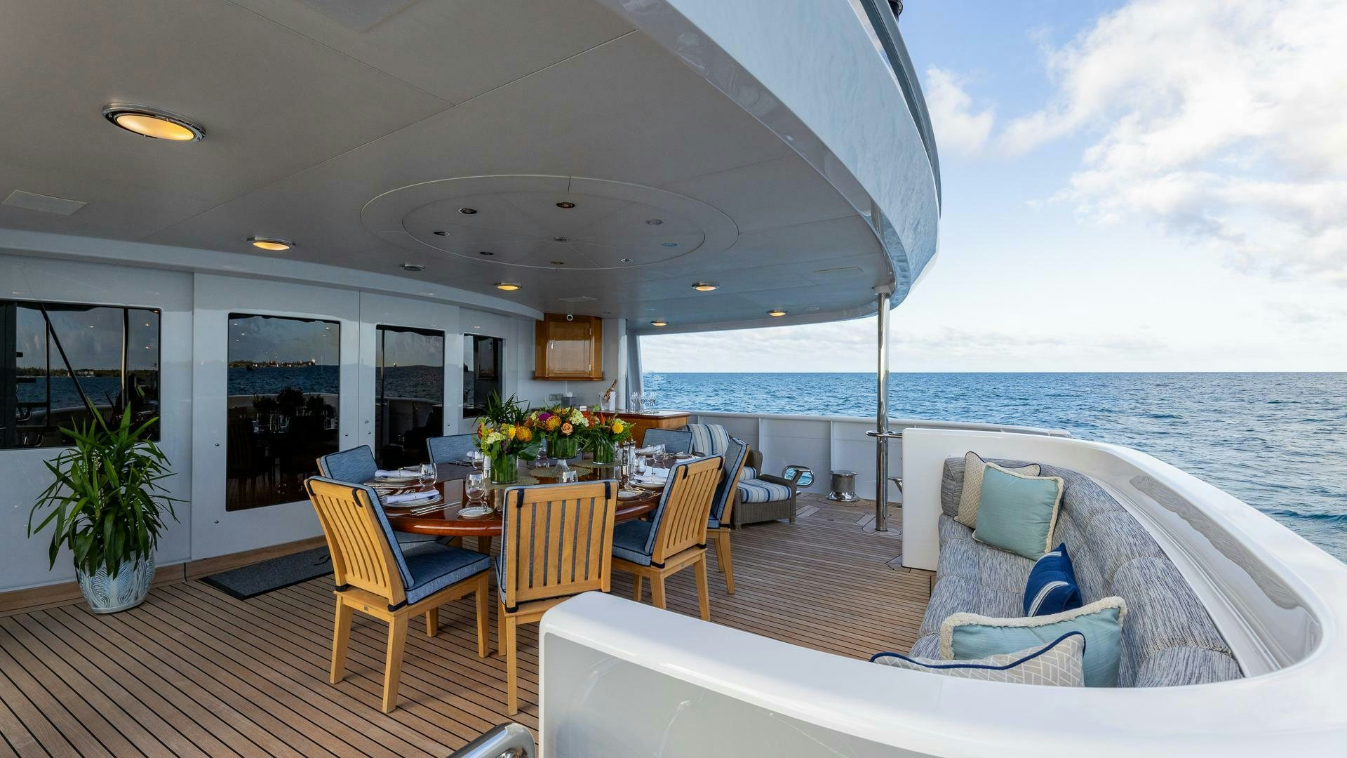 a large balcony overlooking the ocean aboard AMANTI Yacht for Sale