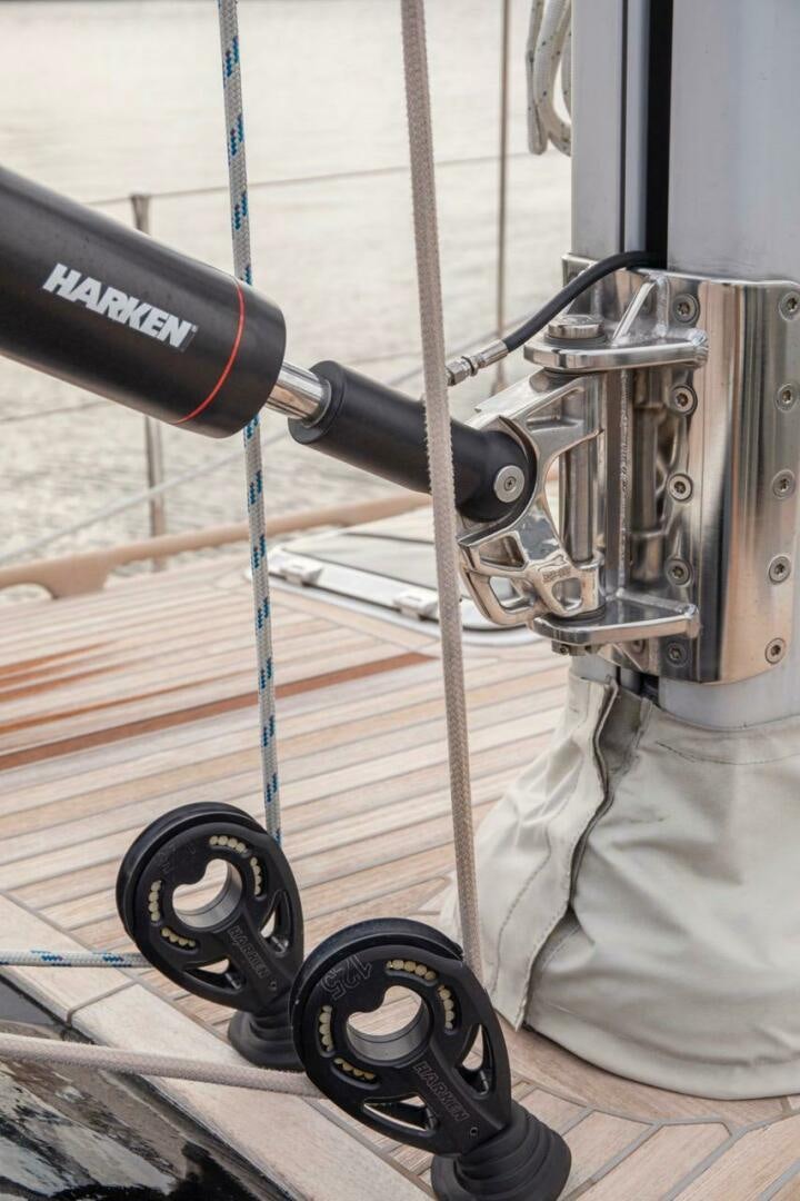 a metal object with wires aboard INDEPEPDENCE Yacht for Sale