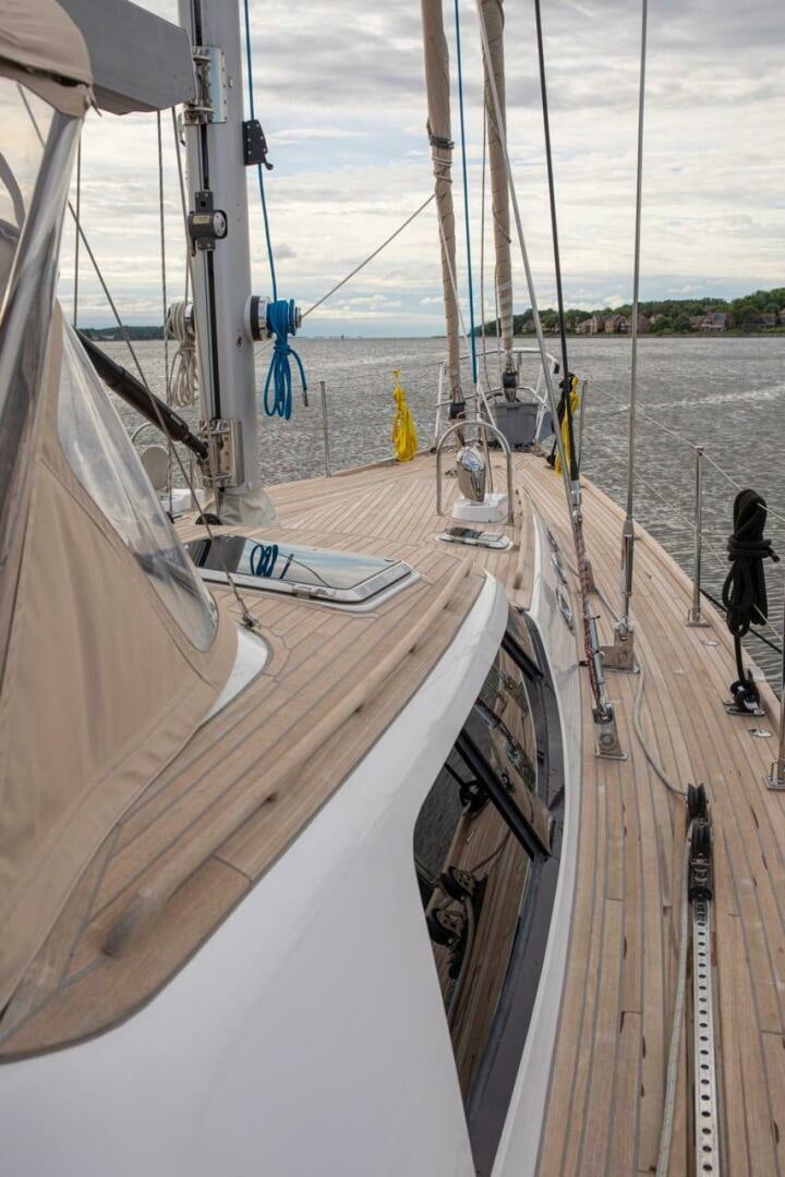 a boat with ropes and a rope aboard INDEPEPDENCE Yacht for Sale