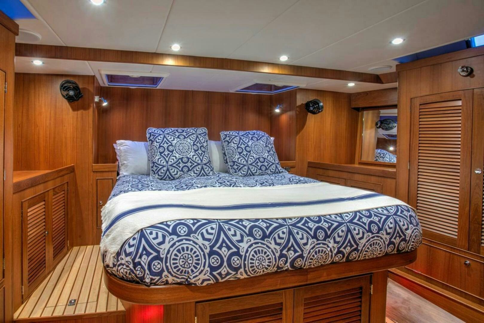 a bed in a cabin aboard INDEPEPDENCE Yacht for Sale
