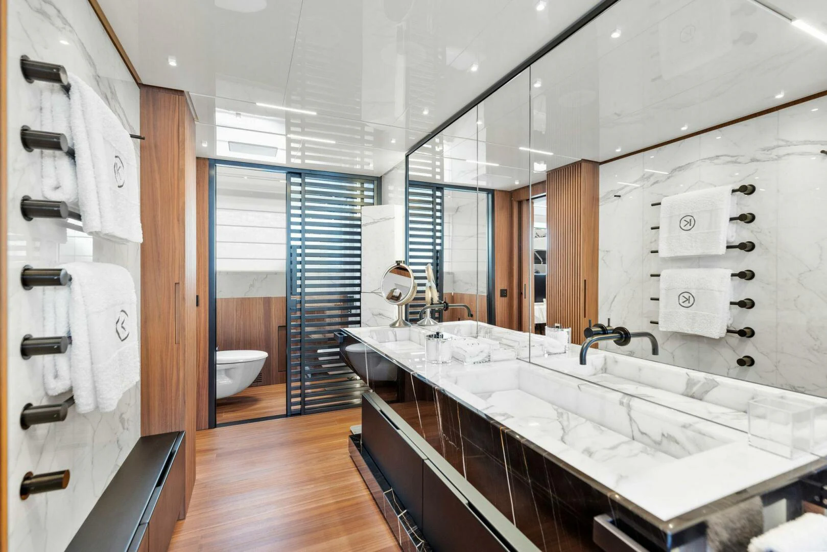 a bathroom with a large tub aboard KAMAKASA Yacht for Sale