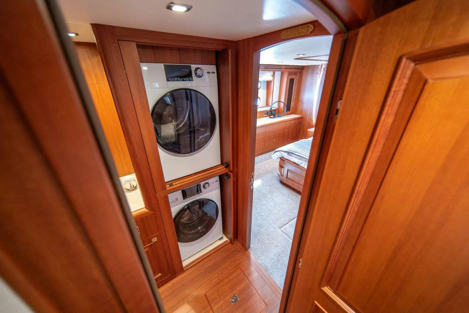 a room with a washing machine aboard ABRI SUR LA MER Yacht for Sale