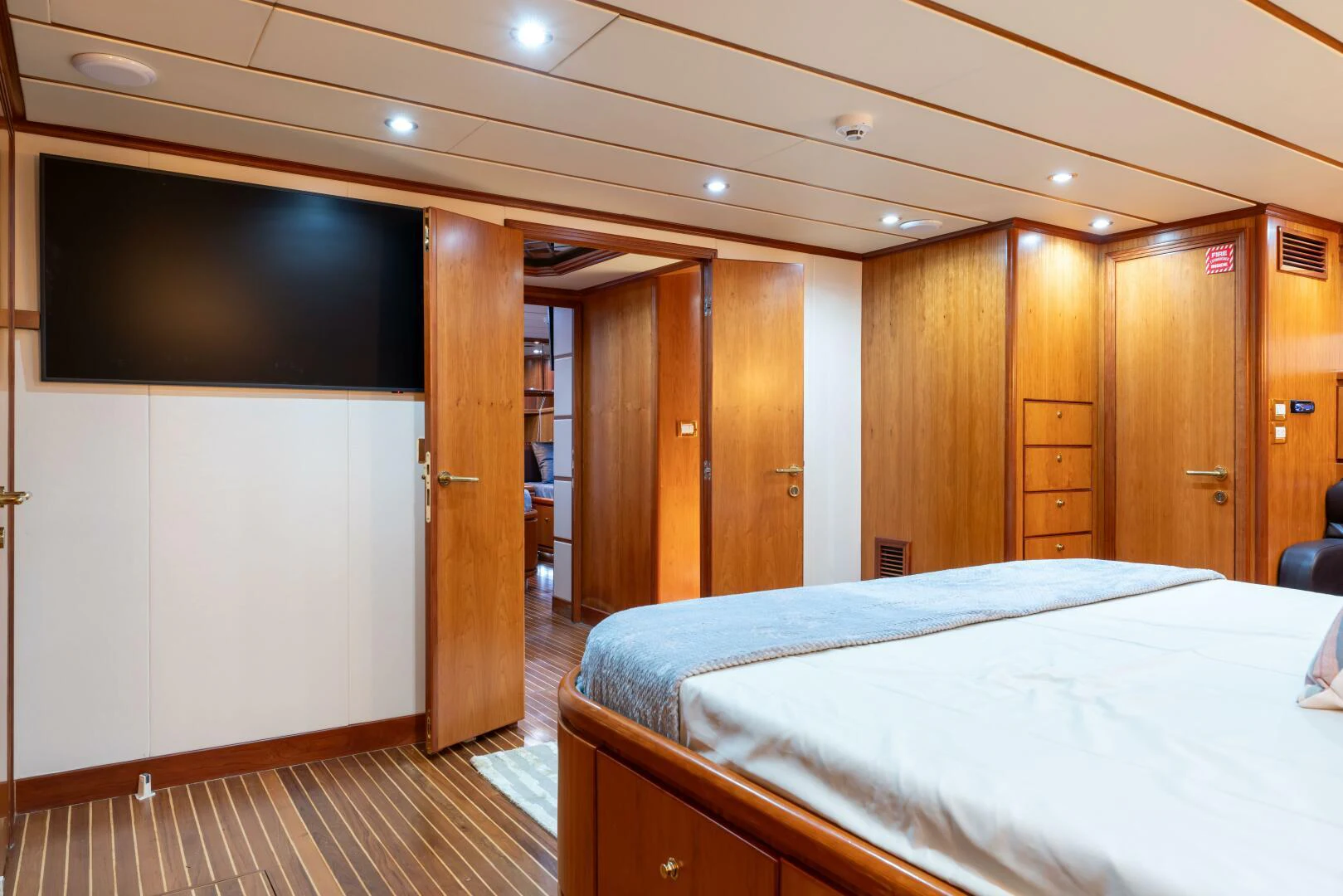 a room with a bed and a tv aboard UN WINE Yacht for Sale