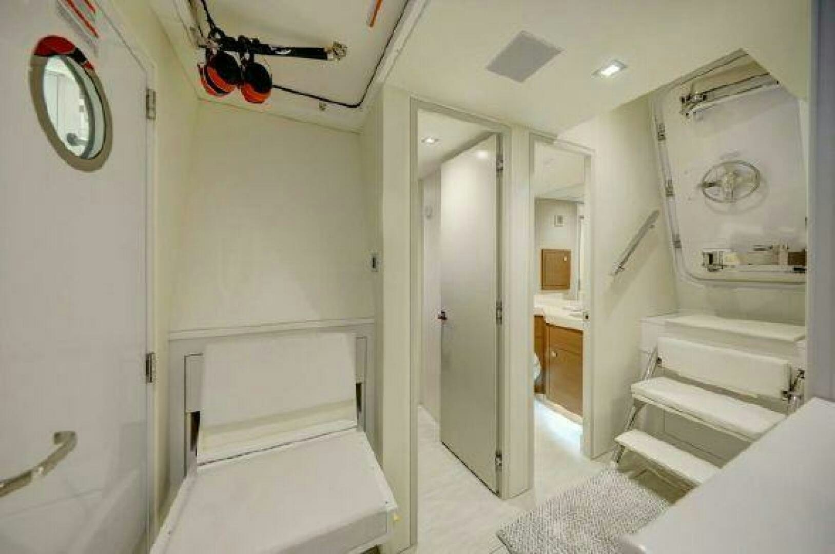 a room with a bed and a closet aboard 75 HATTERAS M75 / 2020 Yacht for Sale