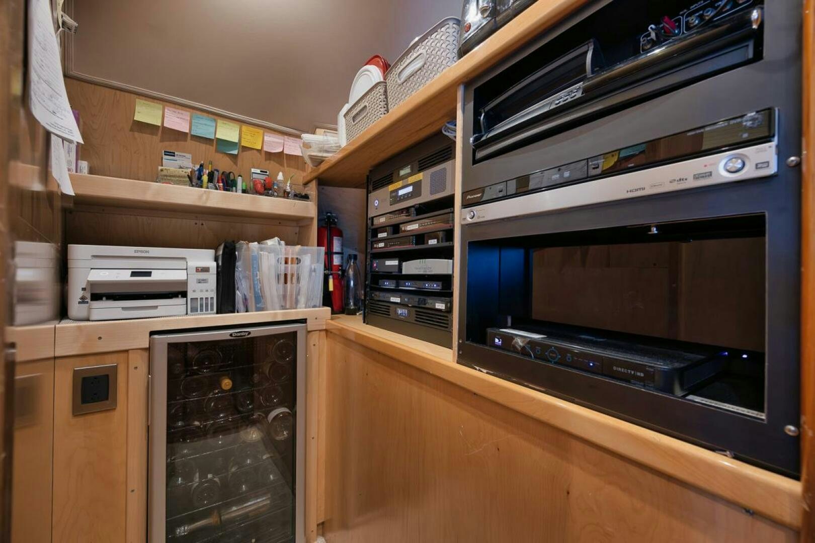 a microwave oven and a stove aboard SWEETUMS Yacht for Sale