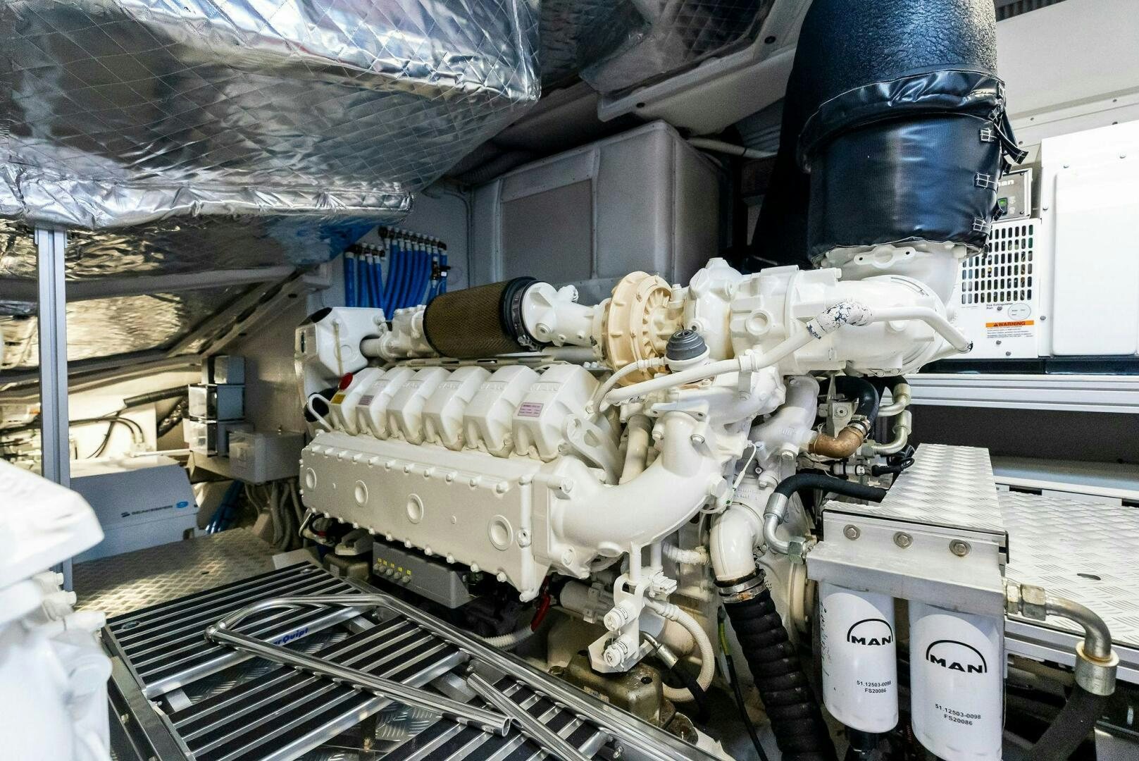 a machine with a large piece of metal aboard KNOT NORMAL Yacht for Sale