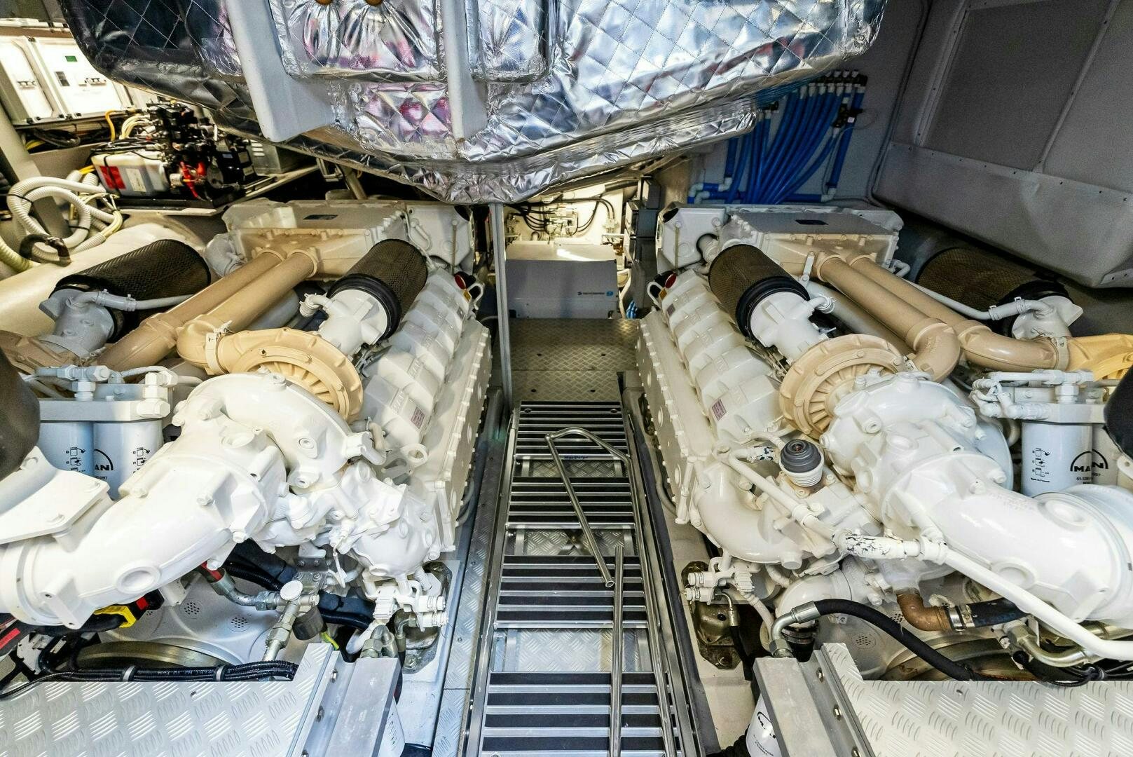 a room full of dirty clothes aboard KNOT NORMAL Yacht for Sale