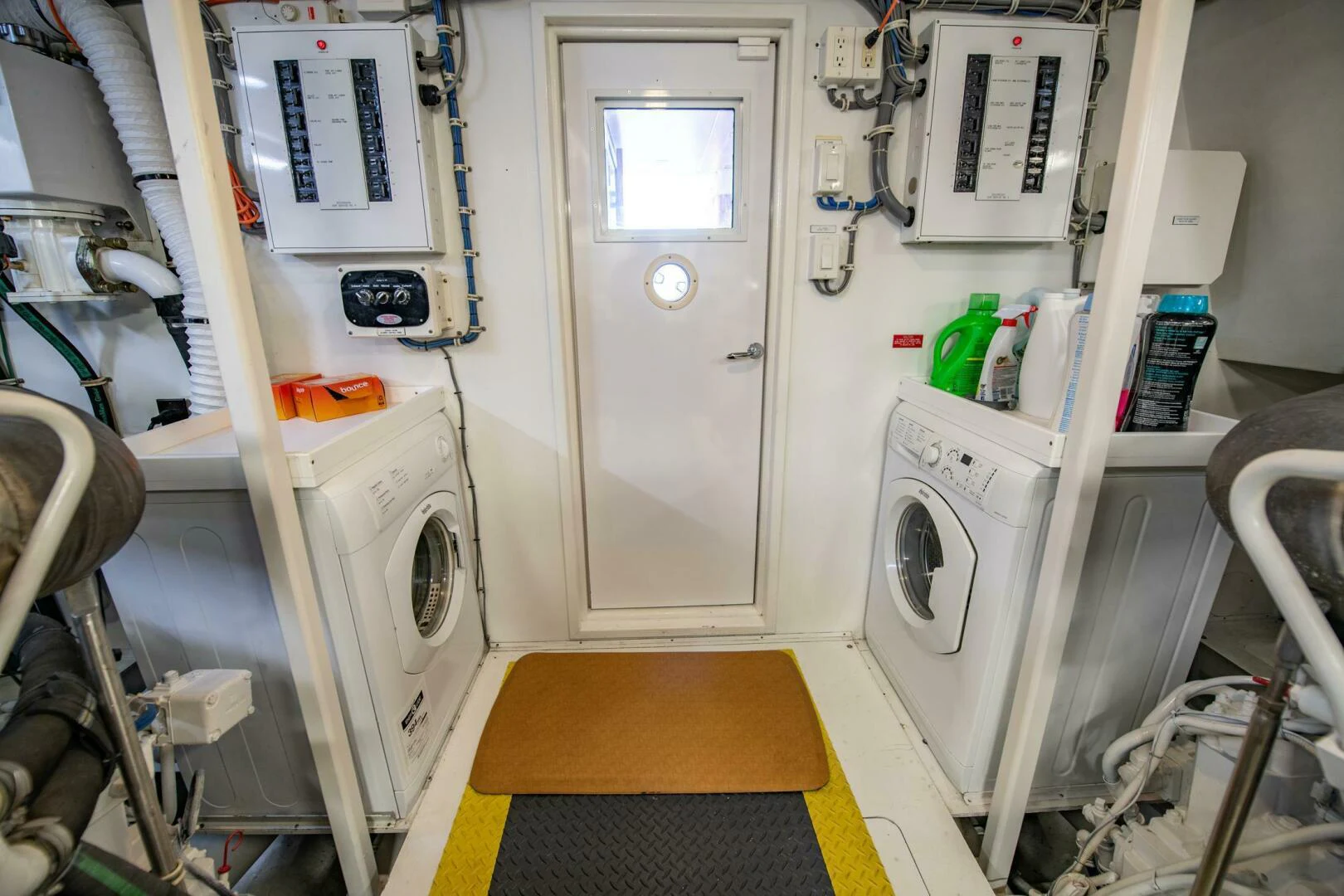 a room with a machine aboard TIME-2 FLY Yacht for Sale