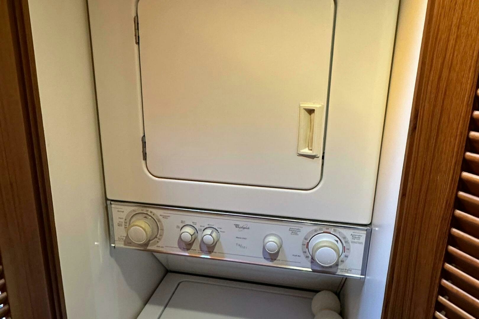a white microwave oven aboard MISS STEPHANIE  Yacht for Sale