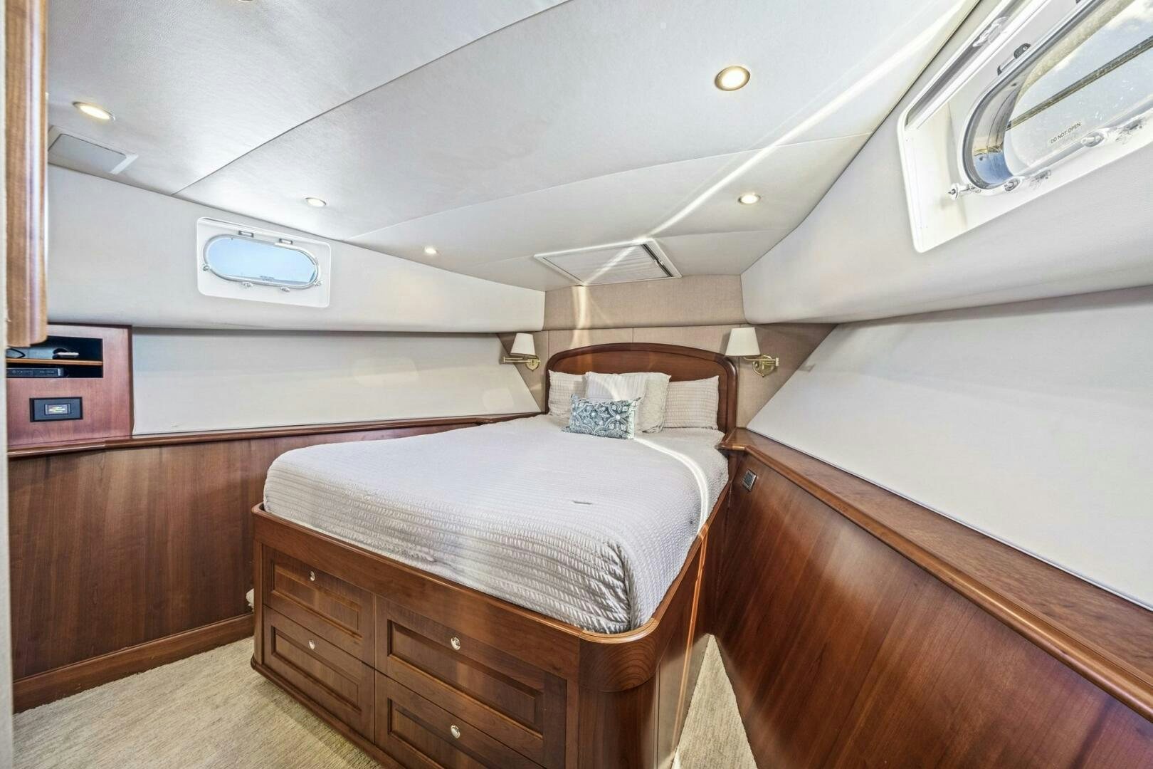 a room with two beds aboard LIFE'S A JOURNEY Yacht for Sale