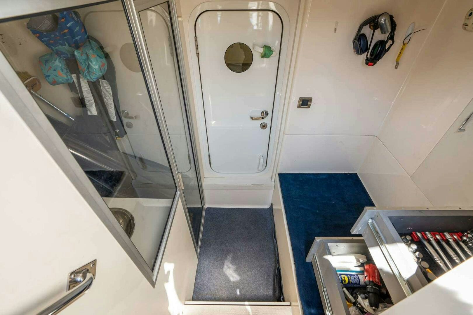 a room with a blue floor aboard NAVETTE Yacht for Sale