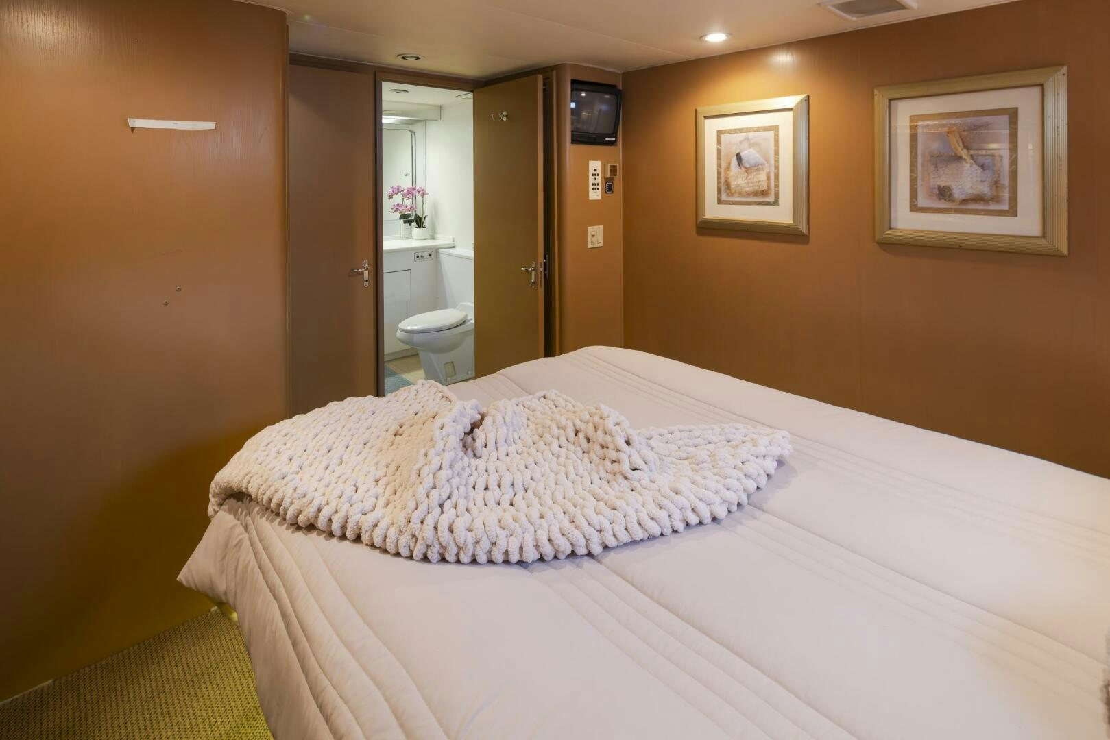 a hotel room with a bed aboard LISA SEA I Yacht for Sale