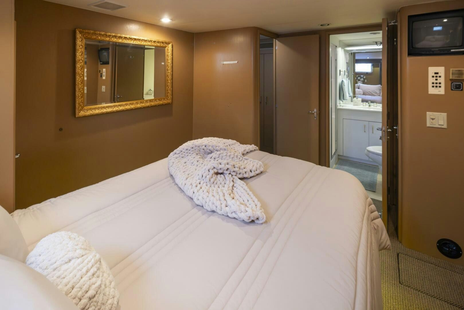 a hotel room with a bed aboard LISA SEA I Yacht for Sale