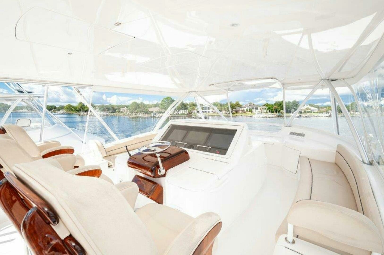 inside of a boat aboard GUNNSLINGER Yacht for Sale