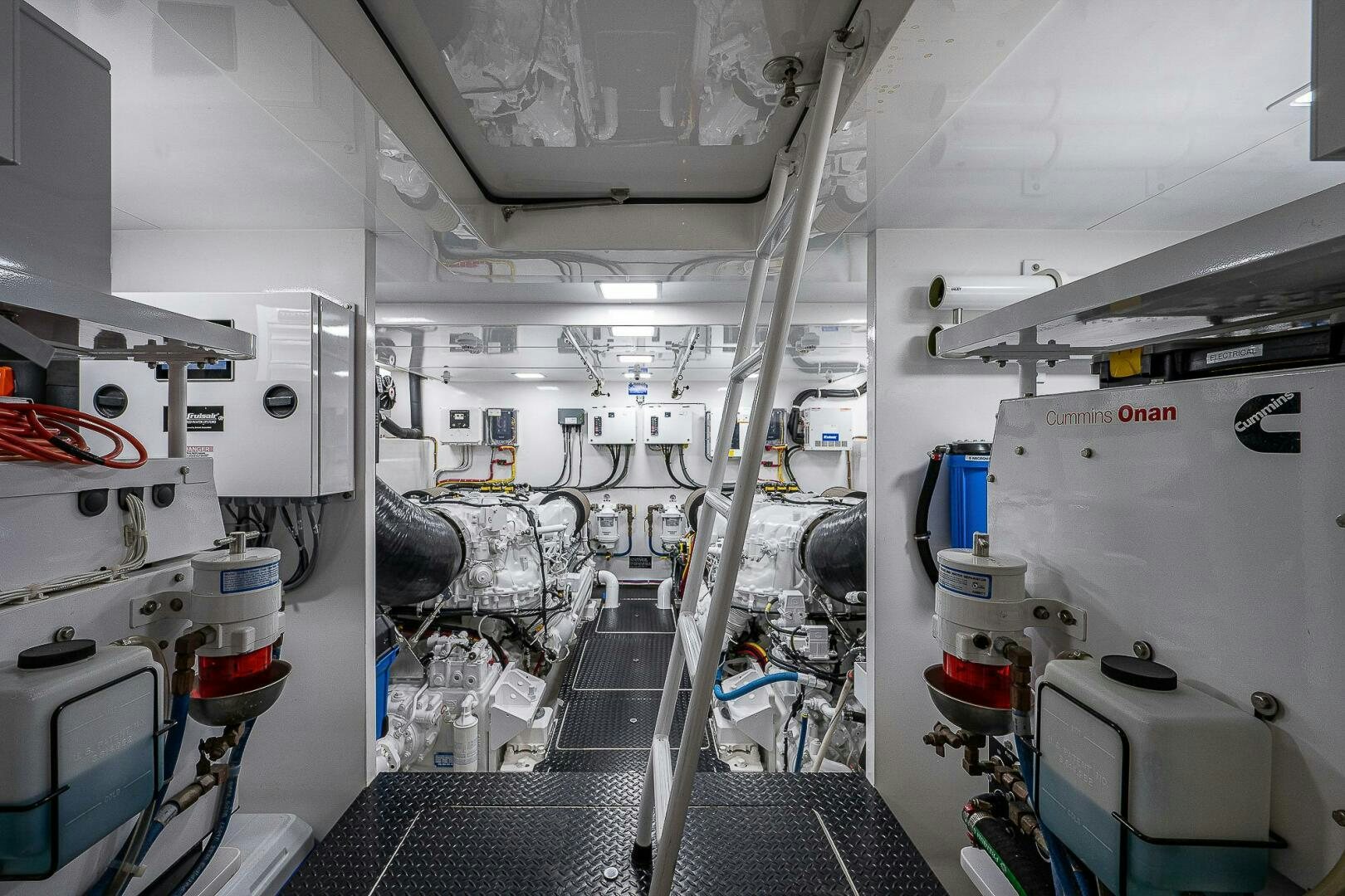 a room with machines aboard 75 TRADE Yacht for Sale