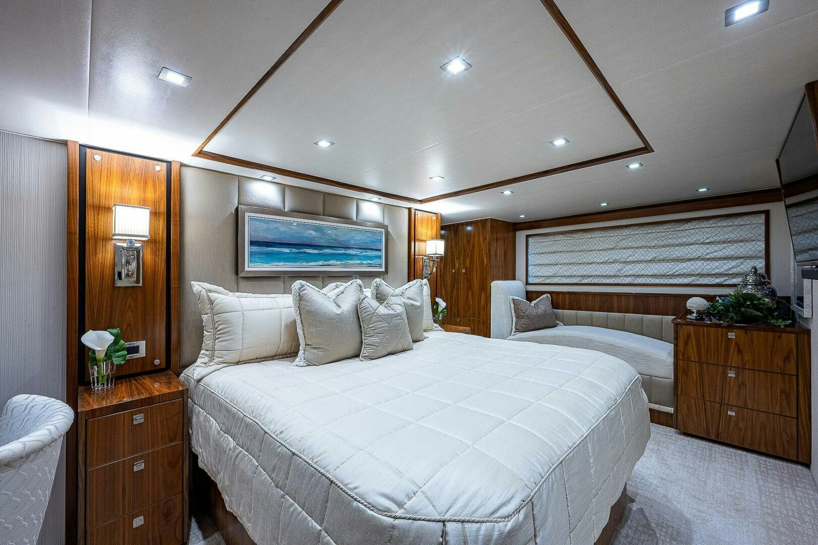 a hotel room with a bed and a television aboard 75 TRADE Yacht for Sale