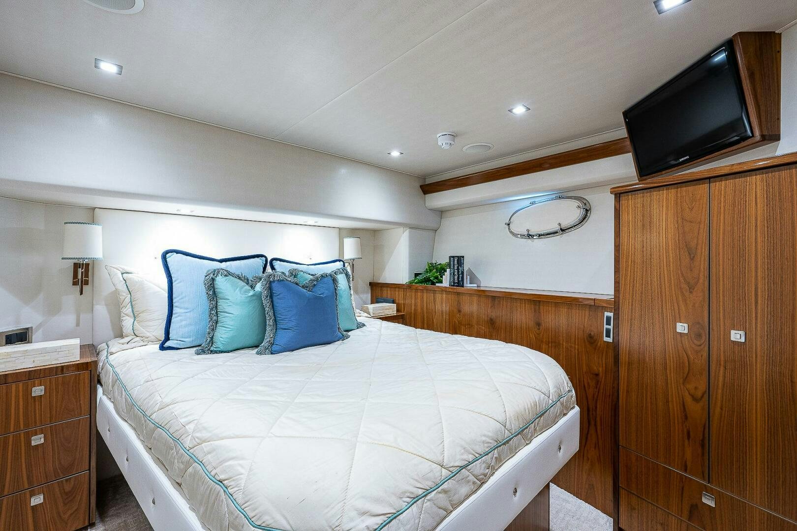 a bedroom with a bed and a television aboard 75 TRADE Yacht for Sale