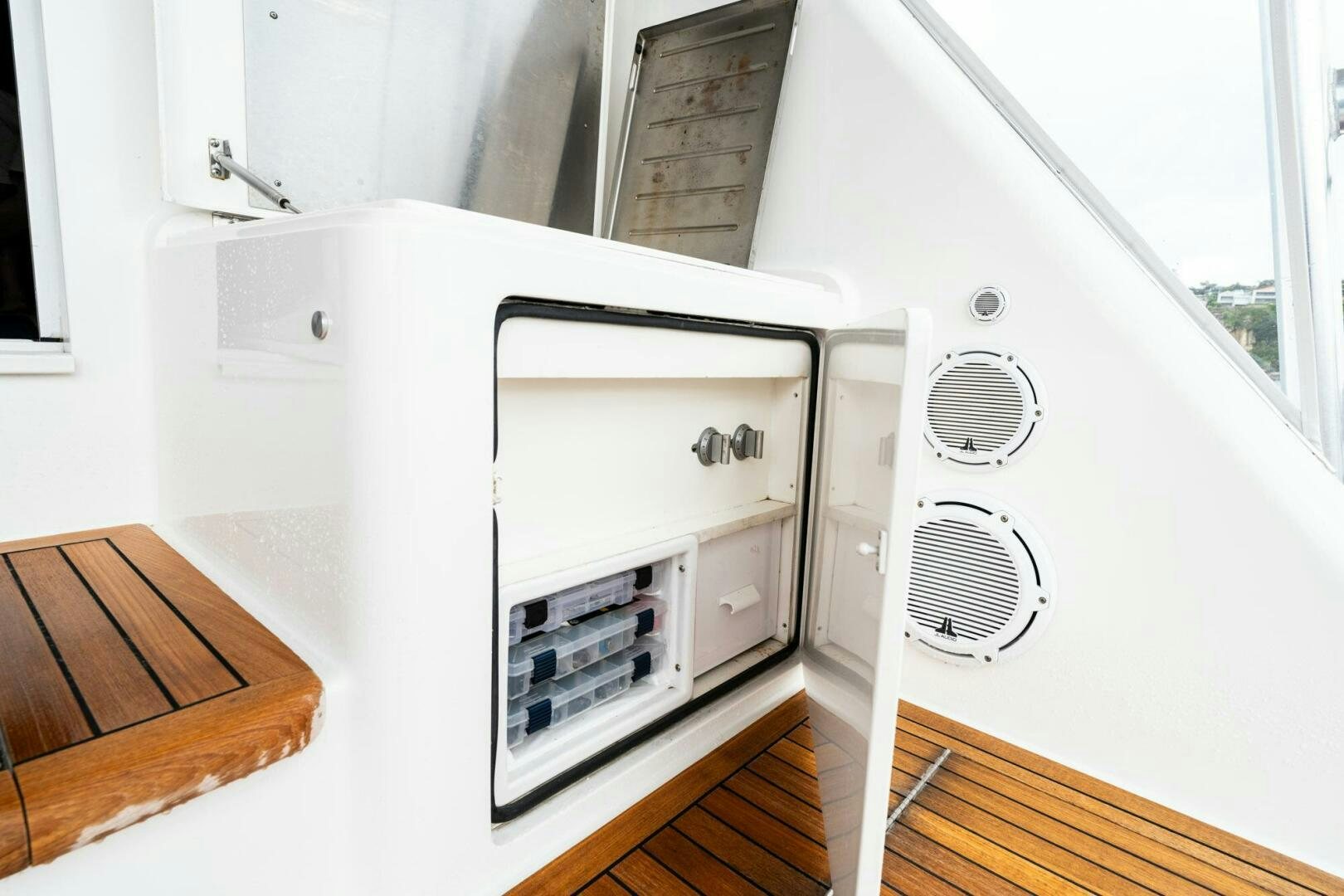 a white machine with a vent aboard LITTLE AUDREY Yacht for Sale