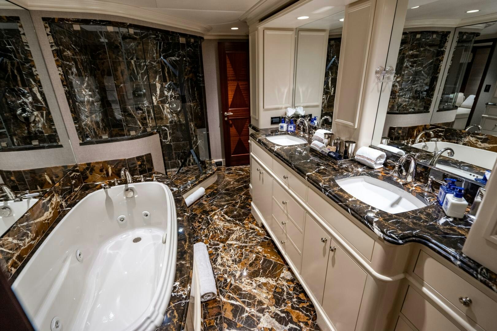 a bathroom with a large tub aboard ZEXPLORER Yacht for Sale