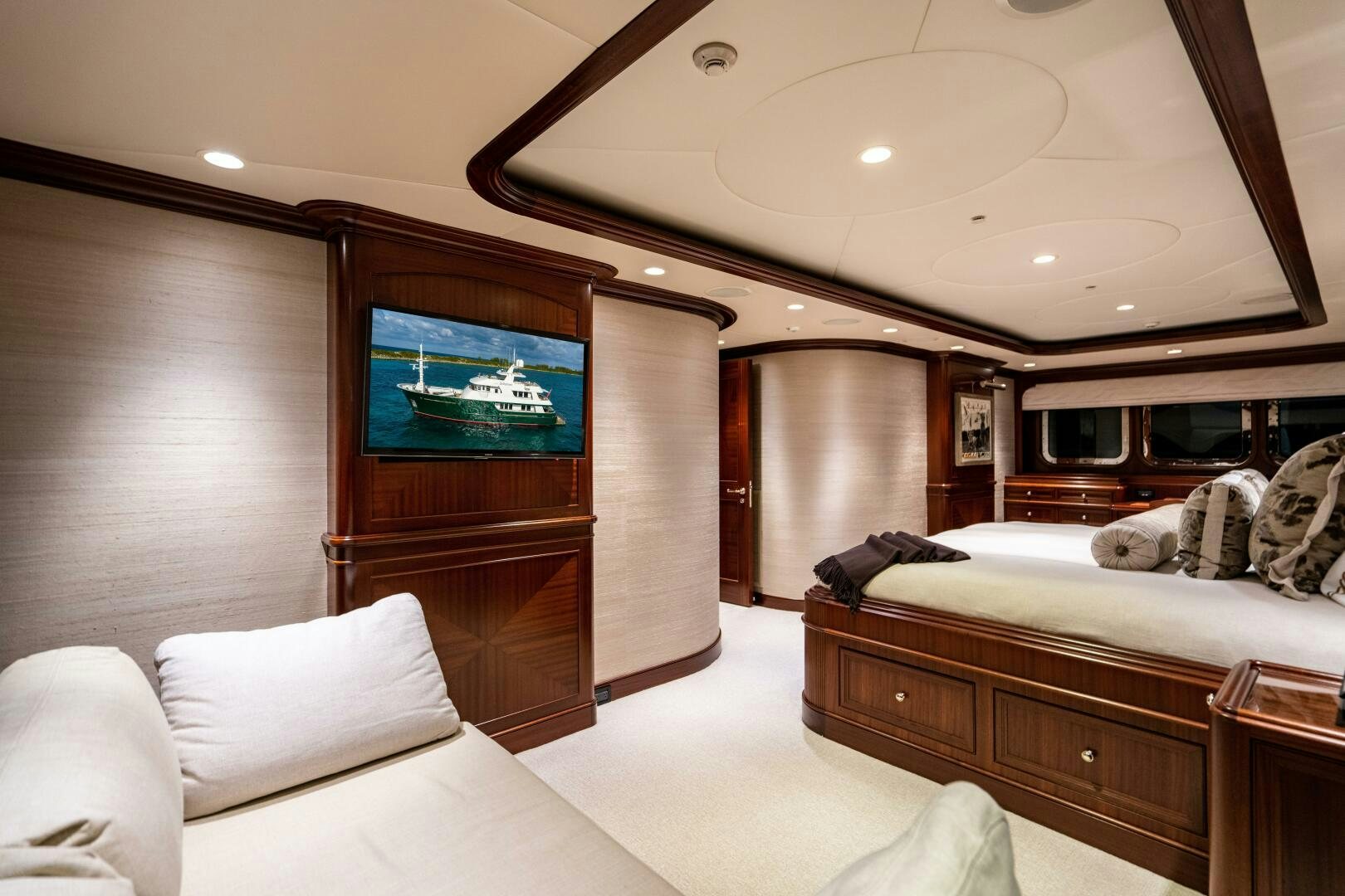 a room with a tv and a bed aboard ZEXPLORER Yacht for Sale