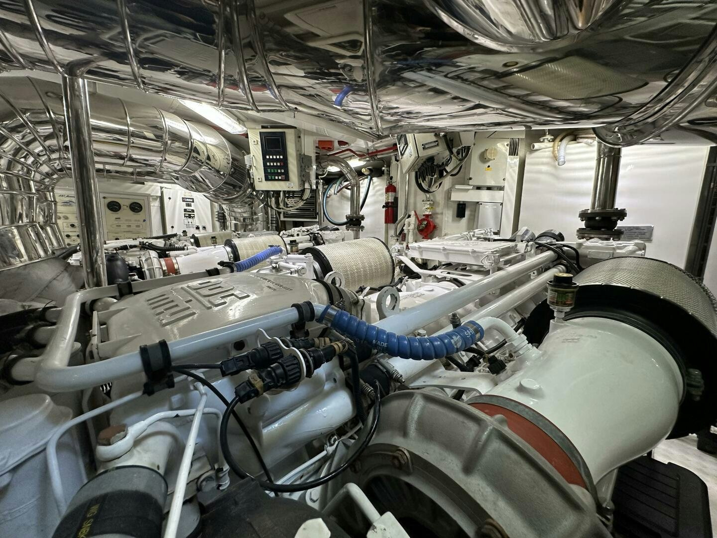 a room with pipes and tubes aboard 100 AZIMUT JUMBO Yacht for Sale