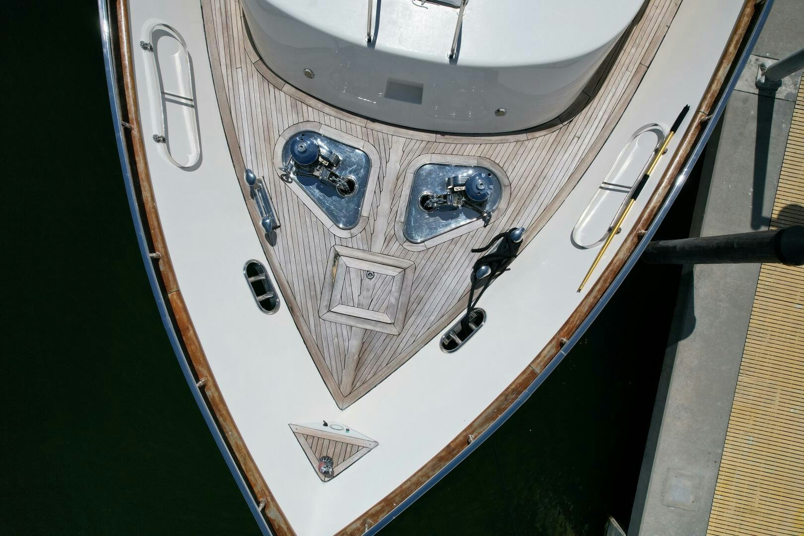 a door with knobs aboard 100 AZIMUT JUMBO Yacht for Sale