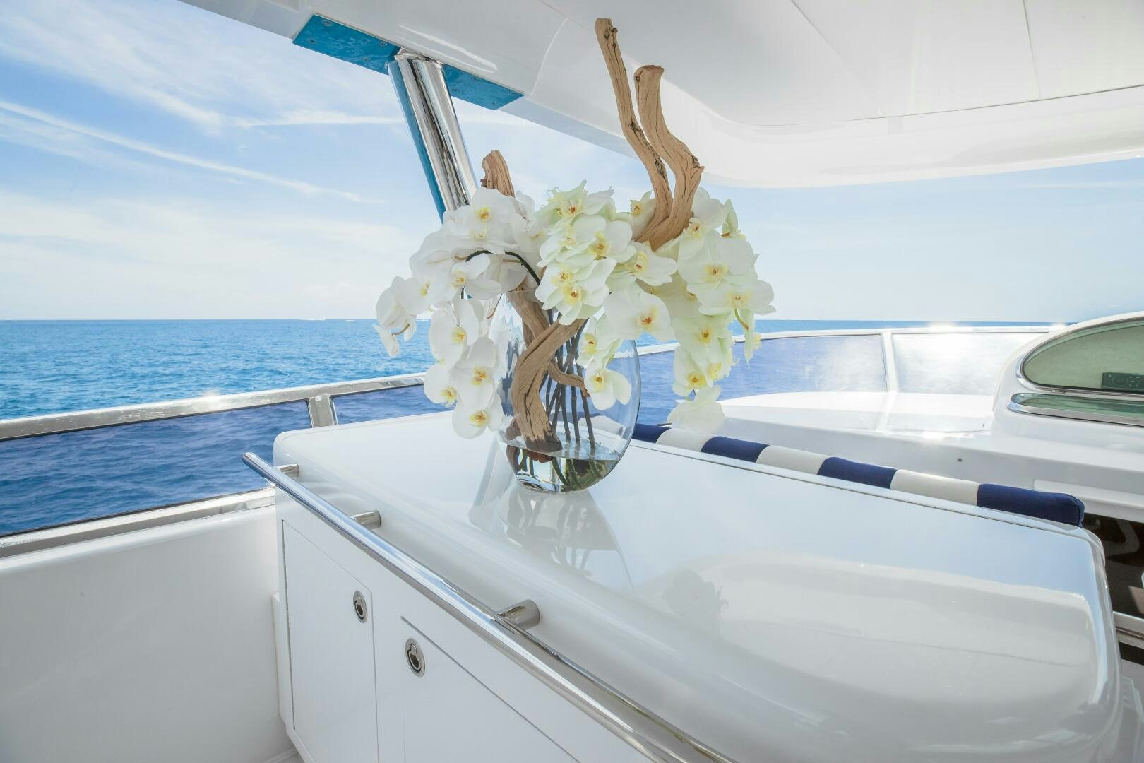 flowers in a vase on a boat aboard KENTUCKY BELLE Yacht for Sale