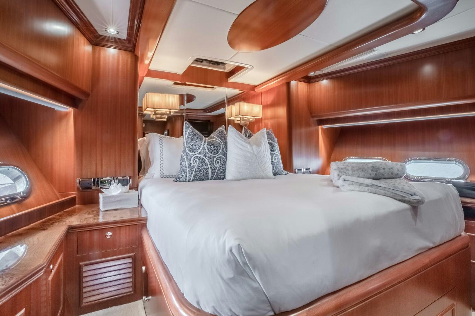 a bed with white sheets aboard KENTUCKY BELLE Yacht for Sale