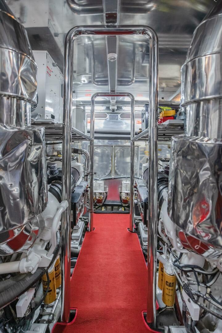 the inside of a computer room aboard KENTUCKY BELLE Yacht for Sale