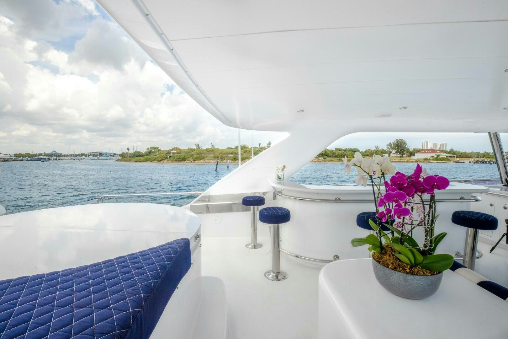 a table with a plant on it aboard KENTUCKY BELLE Yacht for Sale