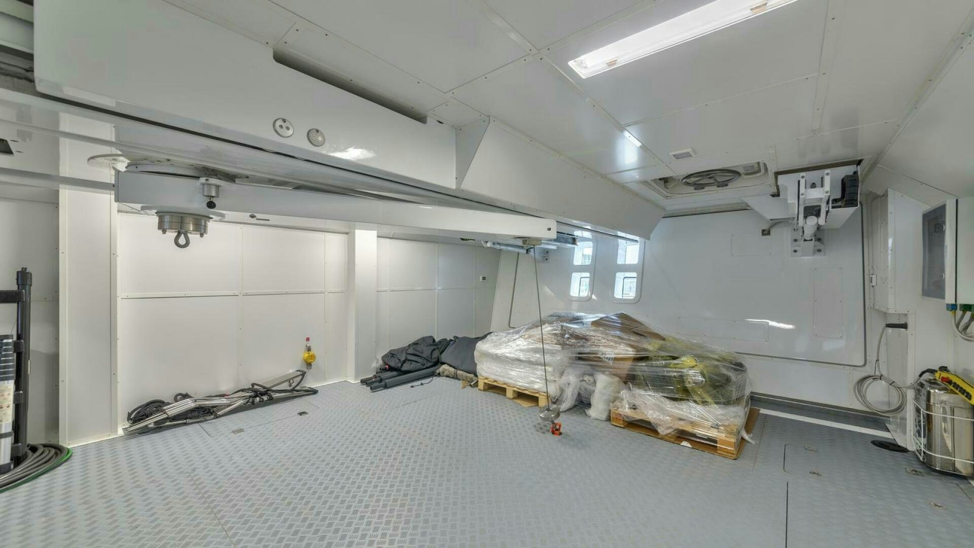 a room with a machine aboard OCEANIC 140 Yacht for Sale