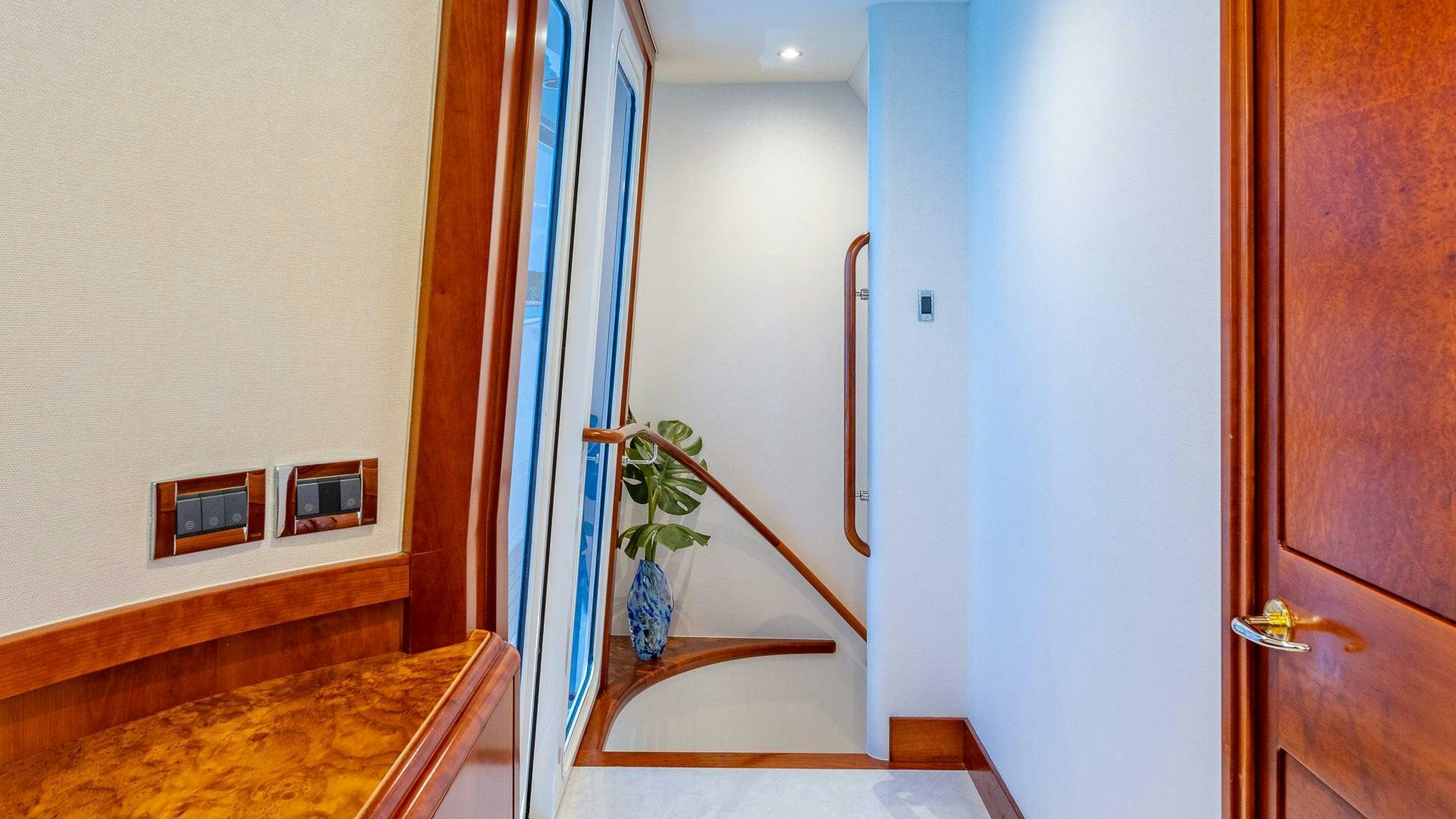 a hallway with a potted plant aboard NO SHORTCUTS Yacht for Sale
