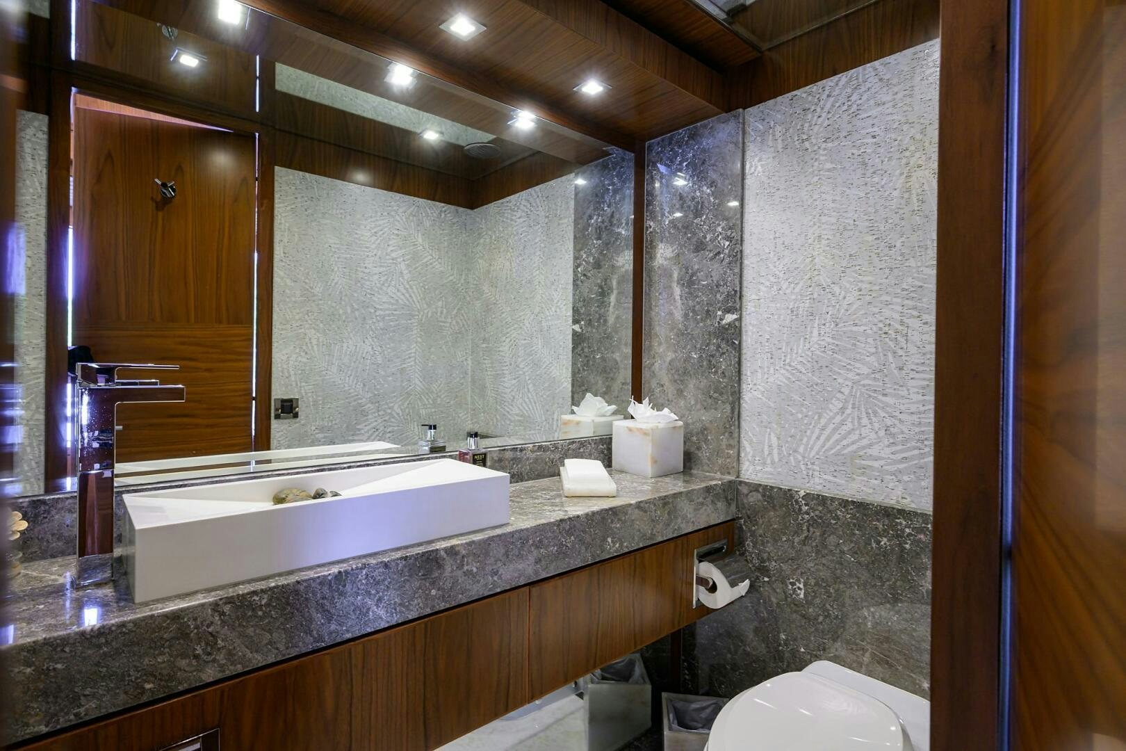 a bathroom with a large marble wall aboard SECOND AMENDMENT Yacht for Sale
