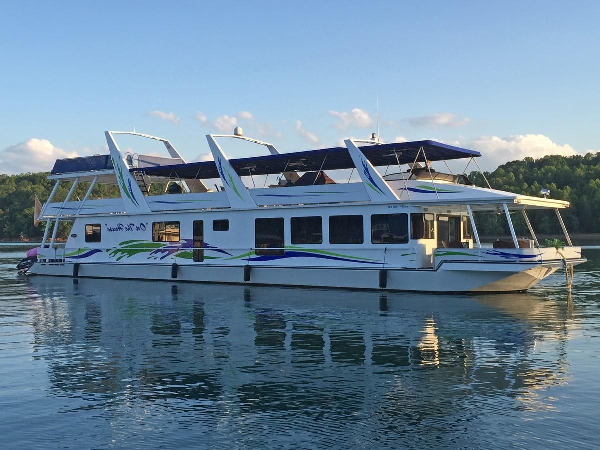 a boat on the water aboard 2010/1995 STARDUST 20 X 95WB NLST Yacht for Sale
