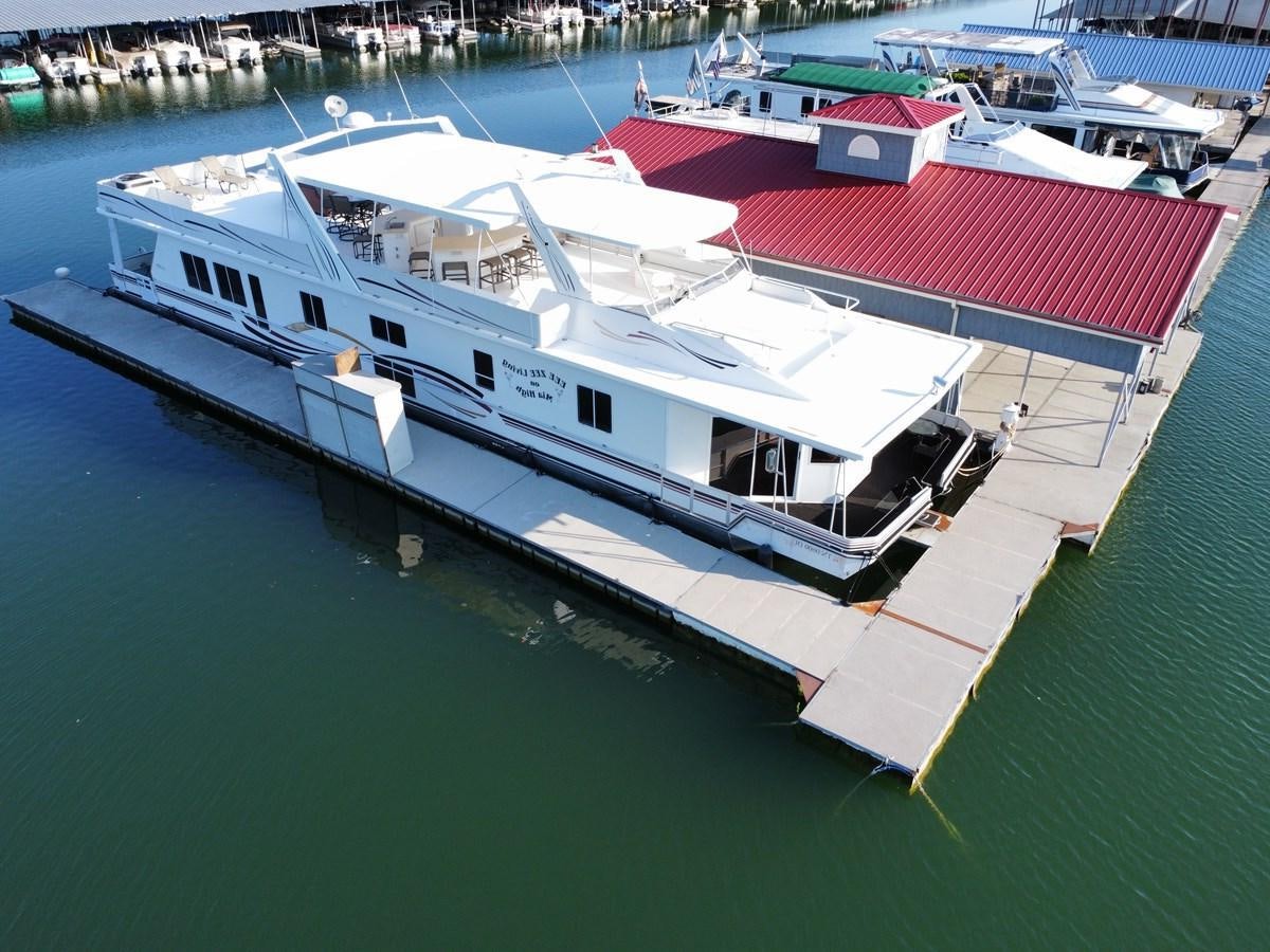 a boat in the water aboard 2007 STARDUST 19 X 86WB NLCG Yacht for Sale