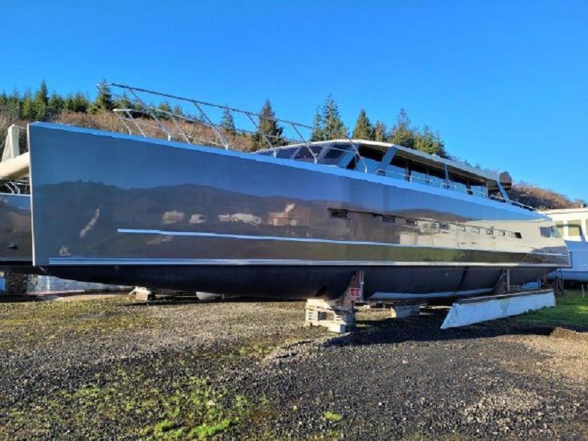 a large airplane on a field aboard 2023 PDIGREE CAT BLOOMFIELD Yacht for Sale
