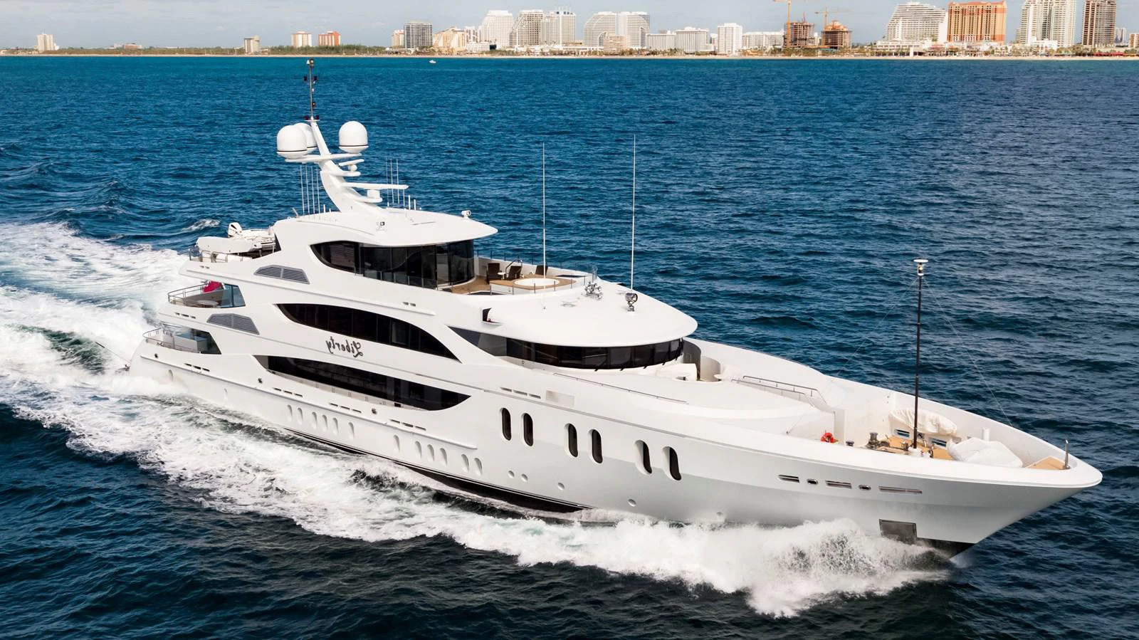 a white yacht in the water aboard ELIS ET MAR Yacht for Sale