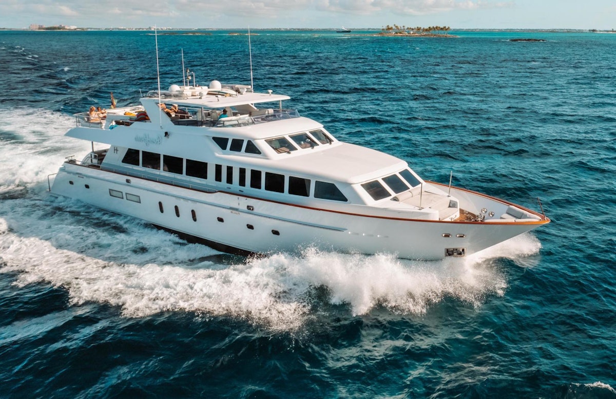 BEACHFRONT Yacht for Sale in Ft Lauderdale