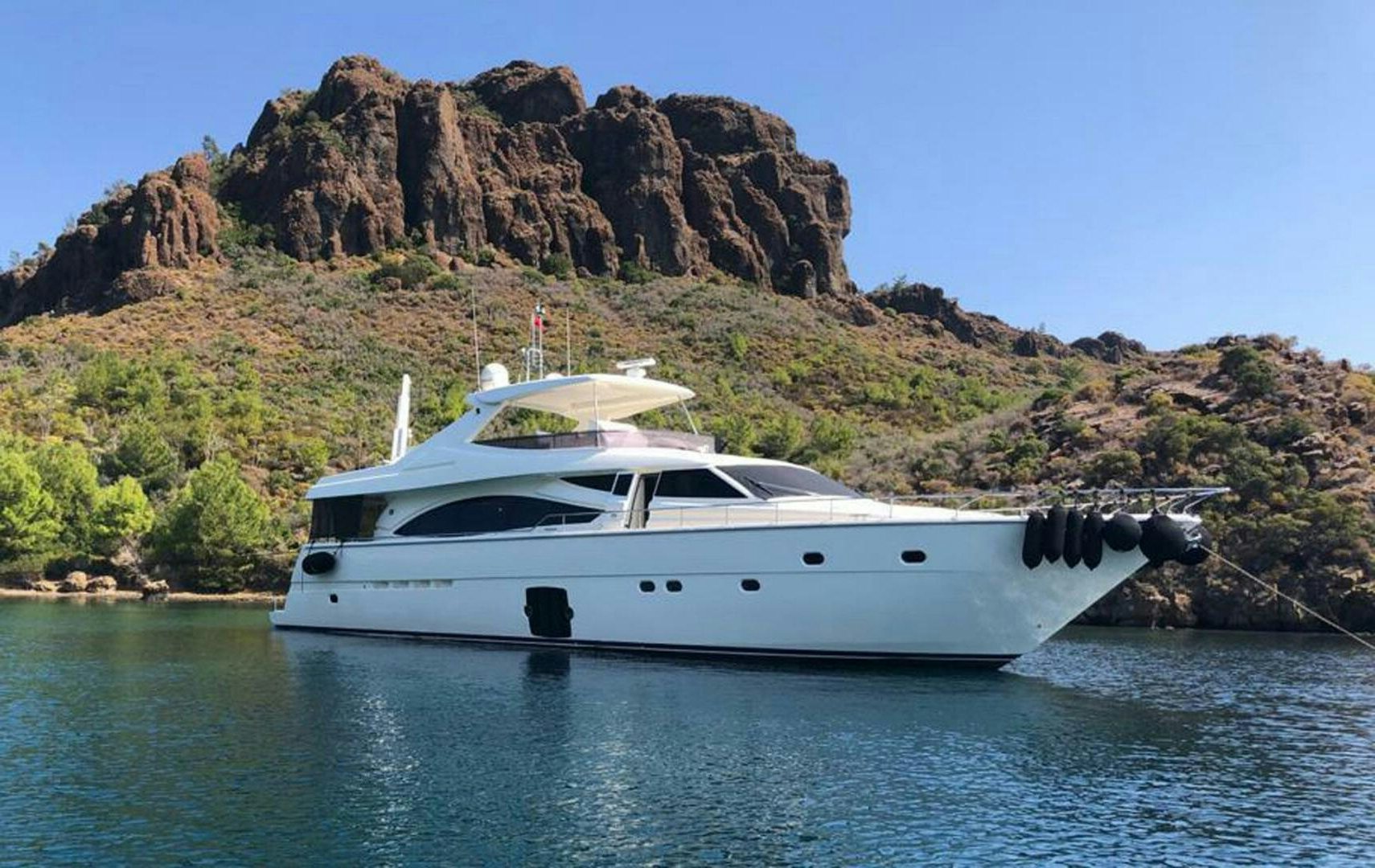a boat on the water aboard MAR AZUL Yacht for Sale