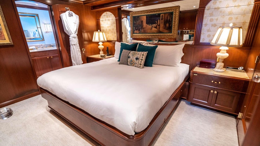 RELENTLESS Yacht RELENTLESS Yacht